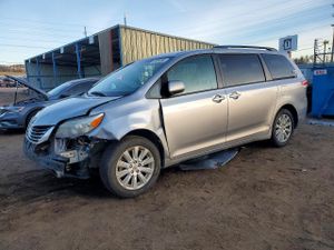 Toyota Sienna LE 3.5L 6 2012