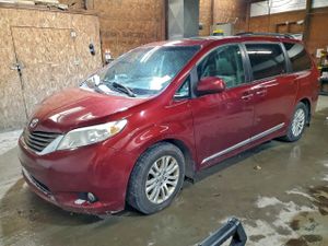 Toyota Sienna XLE 3.5L 6 2013