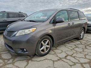 Toyota Sienna XLE 3.5L 6 2012