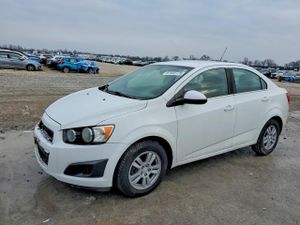 Chevrolet Aveo (Sonic) LT 1.8L 4 2015