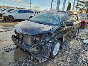 Toyota Sienna LE 3.5L 6 2011