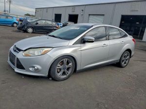 Ford Focus SE 2.0L 4 2014