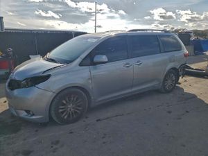 Toyota Sienna XLE 3.5L 6 2015