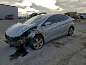 Hyundai Elantra GLS 1.8L 4 2013
