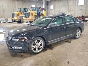 Volkswagen Passat SEL 2 L 4 2015
