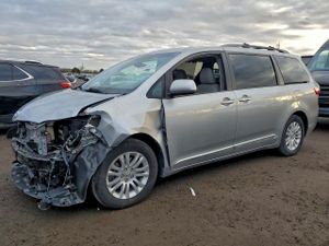 Toyota Sienna XLE 3.5L 6 2015