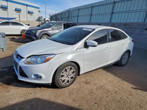 Ford Focus SE 2.0L 4 2012
