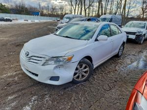 Toyota Camry BASE 2.5L 4 2011