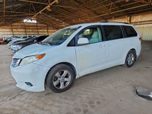Toyota Sienna LE 3.5L 6 2014