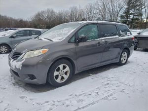 Toyota Sienna LE 3.5L 6 2012