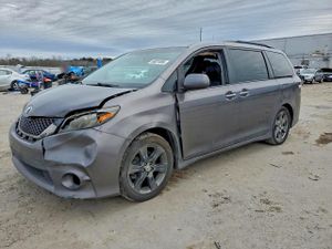 Toyota Sienna SPORT 3.5L 6 2015