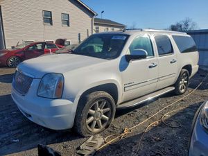 GMC Yukon DENALI 6.2L 8 2013