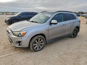 Mitsubishi Outlander SE 2.0L 4 2013