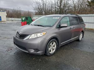 Toyota Sienna LE 3.5L 6 2014