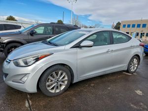 Hyundai Elantra SE 1.8L 4 2015