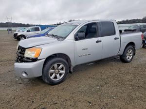 Nissan Titan XE 5.6L 8 2010