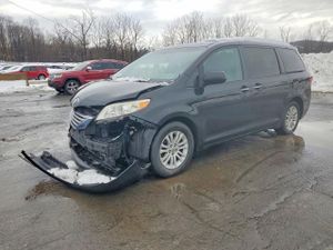 Toyota Sienna XLE 3.5L 6 2015
