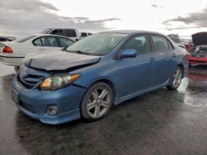 Toyota Corolla BASE 1.8L 4 2013