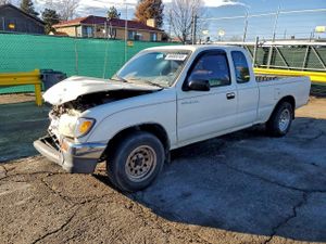 Toyota Tacoma XTRACAB 2.4L 4 1997