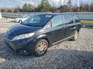 Toyota Sienna XLE 3.5L 6 2013