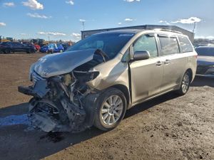 Toyota Sienna LE 3.5L 6 2015