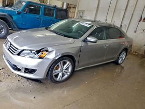 Volkswagen Passat SE 1.8L 4 2014
