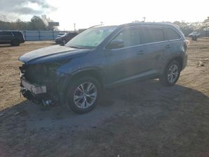 Toyota Highlander XLE 3.5L 6 2015