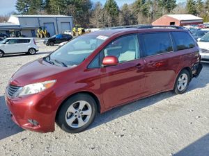 Toyota Sienna LE 3.5L 6 2014