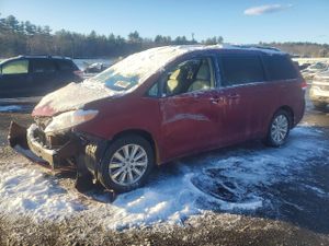 Toyota Sienna LE 3.5L 6 2013