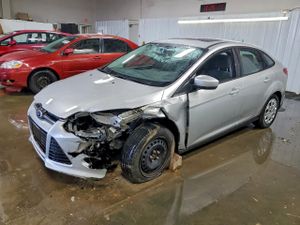 Ford Focus SE 2.0L 4 2012