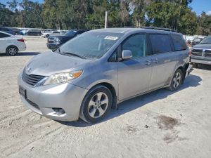 Toyota Sienna LE 3.5L 6 2011