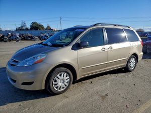 Toyota Sienna CE 3.5L 6 2009