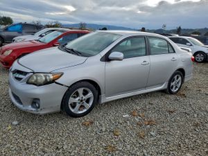 Toyota Corolla BASE 1.8L 4 2011