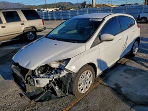 Ford Focus SE 2.0L 4 2012