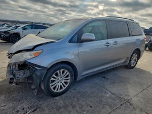 Toyota Sienna XLE 3.5L 6 2013
