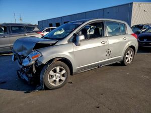 Nissan Versa S 1.8L 4 2010