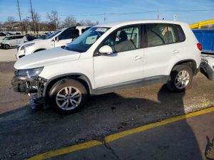 Volkswagen Tiguan S 2.0L 4 2014