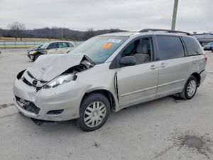 Toyota Sienna CE 3.5L 6 2010