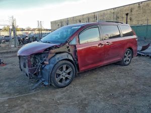 Toyota Sienna SPORT 3.5L 6 2013
