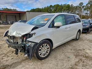 Toyota Sienna XLE 3.5L 6 2015