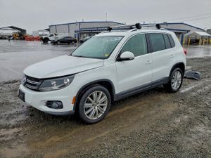 Volkswagen Tiguan S 2.0L 4 2015