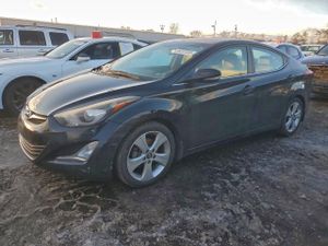 Hyundai Elantra SE 2.0L 4 2015