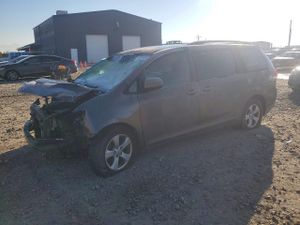 Toyota Sienna LE 3.5L 6 2013