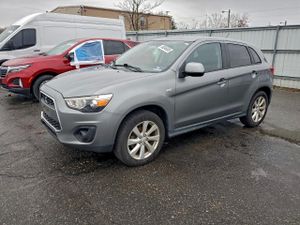 Mitsubishi Outlander ES 2.0L 4 2015
