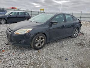 Ford Focus SE 2.0L 4 2014