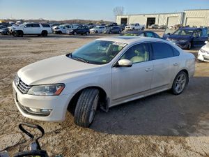 Volkswagen Passat SEL 2.0L 4 2014