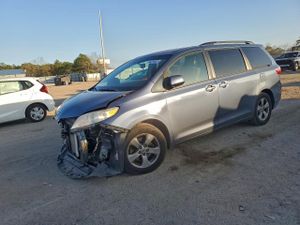 Toyota Sienna LE 3.5L 6 2015
