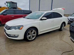 Volkswagen Passat SEL 2.0L 4 2014