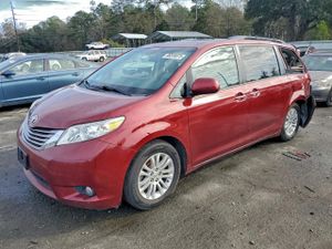 Toyota Sienna XLE 3.5L 6 2011