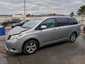 Toyota Sienna LE 3.5L 6 2013